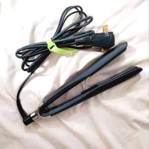 GHD platinum plus ➕ straightener/flat iron
